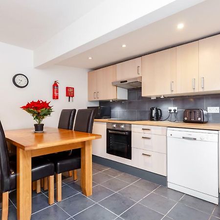 Gorgeous Town Centre Apt With Courtyard Garden Bournemouth Dış mekan fotoğraf